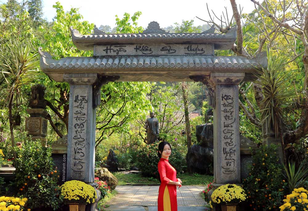Cổng chùa Huyền Không Sơn Thượng